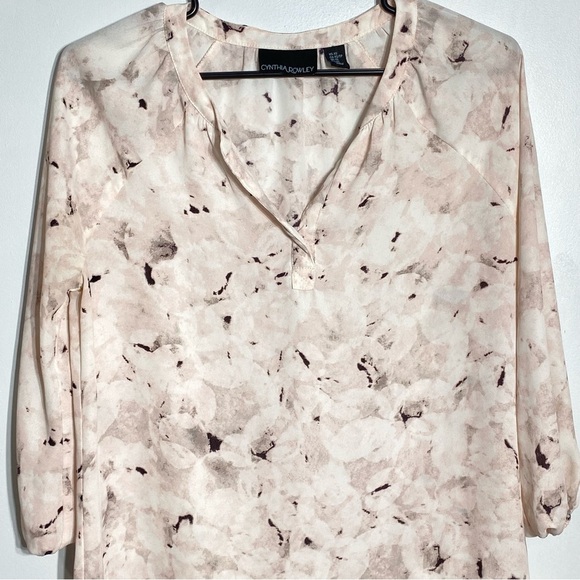 Cynthia Rowley Blouse Women XS Pink Abstract Floral V-Neck Hi Low Hem 3/4 Sleeve - Picture 2 of 11